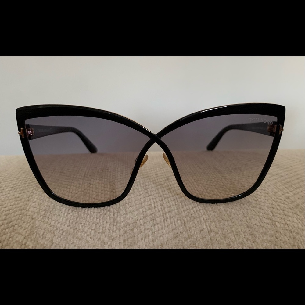 **VERY NEW** Tom Ford Sunglasses